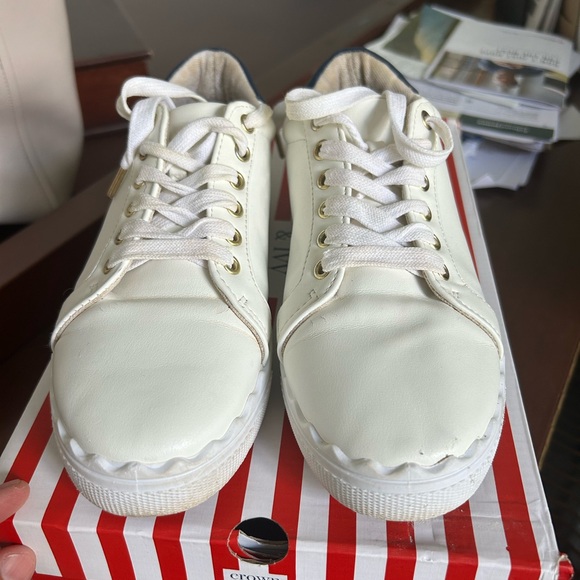 Women’s white and navy blue crown and ivy sarra sneakers - Picture 6 of 6